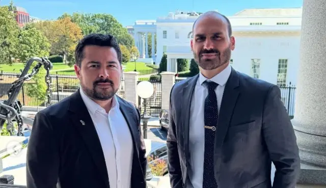 Paulo Figueiredo ao lado de Eduardo Bolsonaro