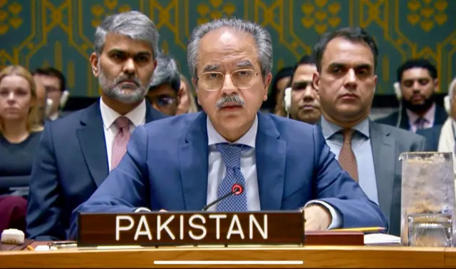 پاکستان، عاصم افتخار