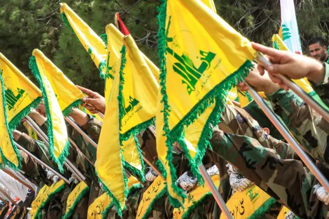 Membros do movimento Hezbollah fazem continência durante o funeraljogo da roleta que ganha dinheirointegrante morto devido à explosãojogo da roleta que ganha dinheiroum dispositivojogo da roleta que ganha dinheirocomunicação,jogo da roleta que ganha dinheiroAdloun, sul do Líbano,jogo da roleta que ganha dinheiro19jogo da roleta que ganha dinheirosetembrojogo da roleta que ganha dinheiro2024