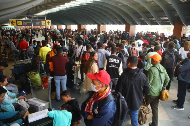 त्रिभुवन अन्तर्राष्ट्रिय विमानस्थलमा विदेश जानेको भीड