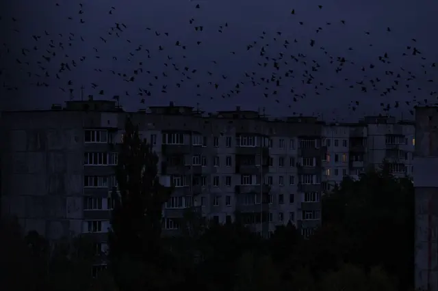 Багатоповерхівка у Чернігові без світла, сутінки