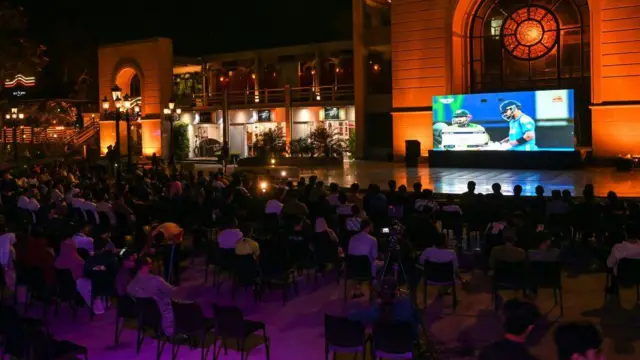 ఇండియా, పాకిస్తాన్ మ్యాచ్ అంటే టీవీలకు అతుక్కుపోతారు