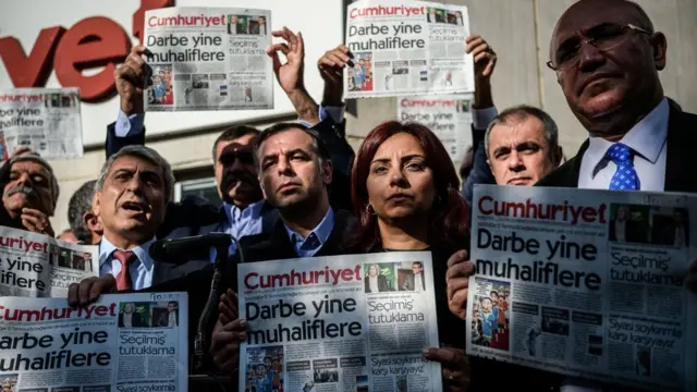 Cumhuriyet gazetesi önü