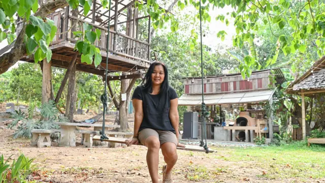 เสาวนีย์ และบ้านพักกลางป่าเขา