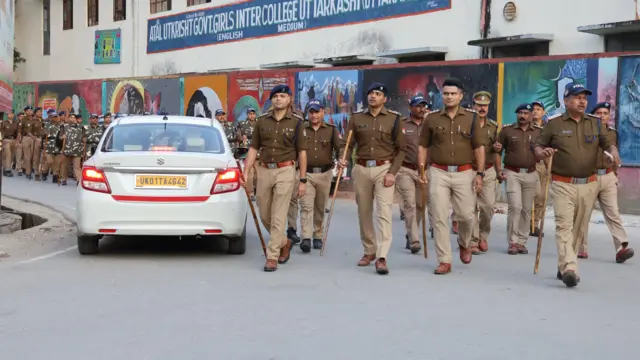 उत्तराखंड पुलिस का फ्लैग मार्च
