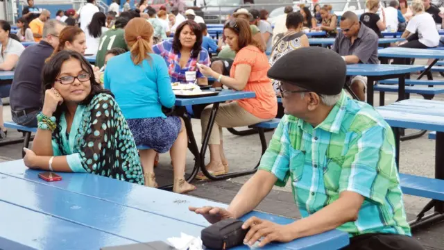 স্ত্রী মেহের আফরোজ শাওনের সাথে