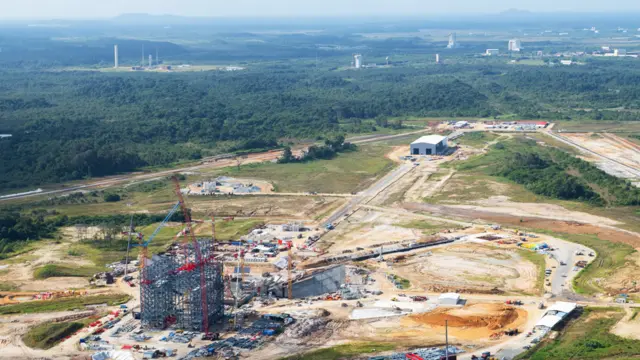 Sitio de construcción de la nueva torre de lanzamiento