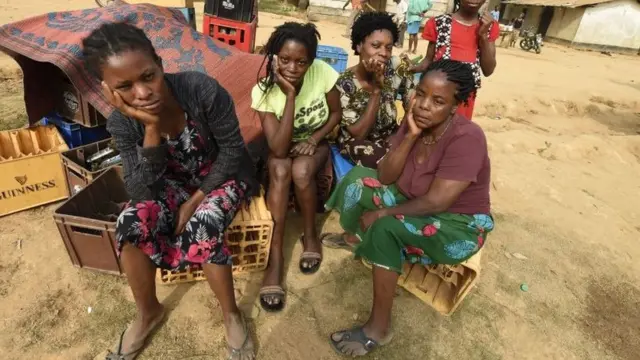 Cameroon women and pikin wey run comot dia kontri to begin live for Nigeria