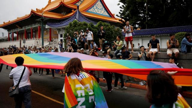 台湾每年都举办同志游行，规模为亚洲最大。