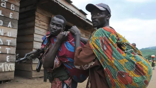 FDLR igizwe na bamwe mu bahoze mu gisirikare c'u Rwanda ca kera, FAR, bahunze u Rwanda mu 1994 FPR imaze gufata ubutegetsi