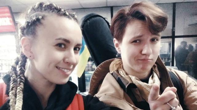 Волонтерки Ярина Чорногуз та Анастасія Конфедерат самі вийшли з автобуса через небажання водія вимкнути російський серіал