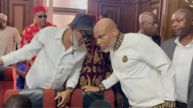 Nnamdi Kanu in court dey follow one pesin tok