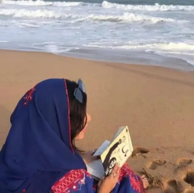 د ماهل بلوڅ کورنۍ د ګوادر سیمې اوسېدونکي او یو شمېر کسان یې سیاسي فعالان دي.