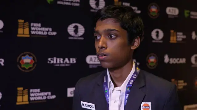 இந்த விளையாட்டின் வரலாற்றிலேயே இளைய சர்வதேச செஸ் மாஸ்டர் ஆனபோது அவருக்கு 10 வயதுதான். இரண்டு ஆண்டுகளுக்குப் பிறகு 2018ஆம் ஆண்டில் அவர் உலகின் இரண்டாவது இளைய செஸ் கிராண்ட்மாஸ்டர் ஆனார்.