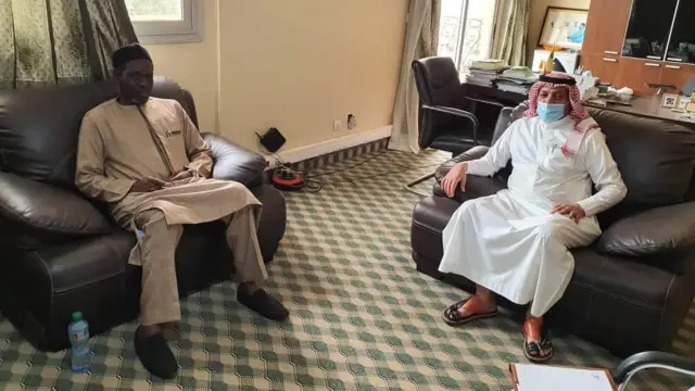 Pr. Kébé à gauche