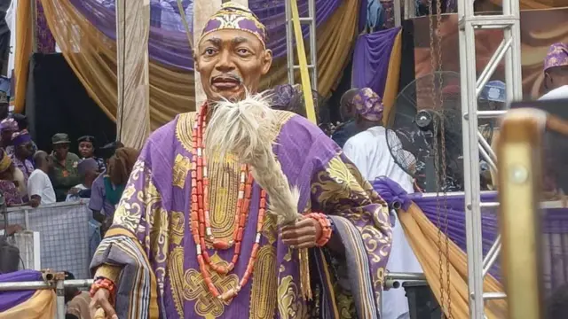 Statue of di Olubadan of Ibadan