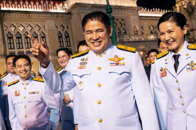 ร.อ.ธรรมนัส พรหมเผ่า รองนายกรัฐมนตรี และ รมว.เกษตรและสหกรณ์ 