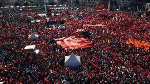 د ترکیې حکومت امریکا مېشت ترکی مذهبي مشر او سوداګر فتح الله ګولن او د هغه ملاتړي تورن کړل او له امریکا یې وغوښتل چې نوموړي ترکیې ته ورسپاري.