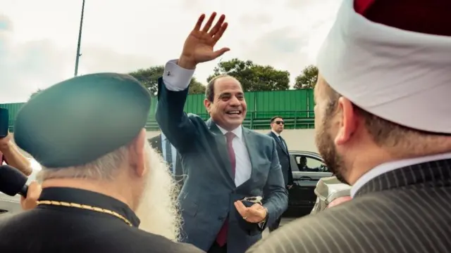 السيسي في مطار القاهرة