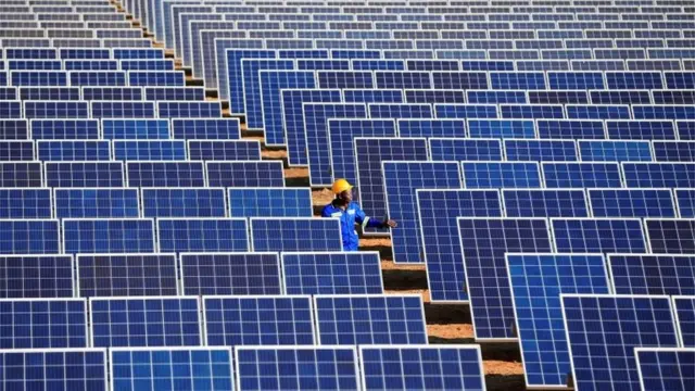 Un campo de energía solar