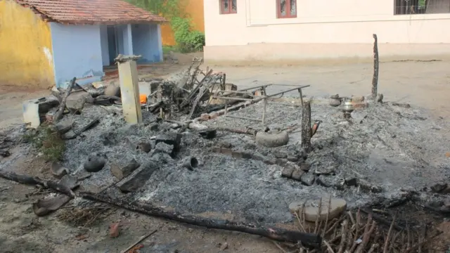 சாதி கலவரத்தில் எரிந்த வீடு