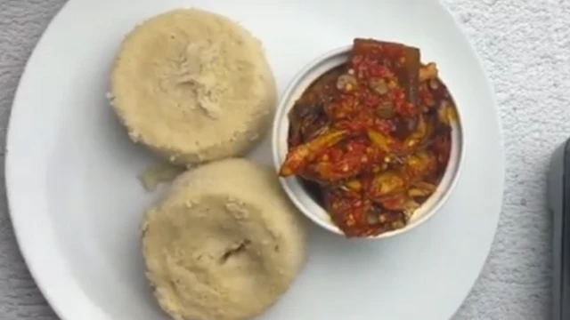 Ekuru meji ninu abọ