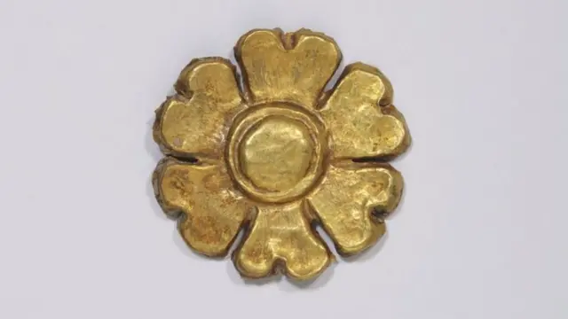 ผู้เชี่ยวชาญพยายามค้นหาว่า สมบัติบางชิ้นมีไว้ใช้ทำอะไร