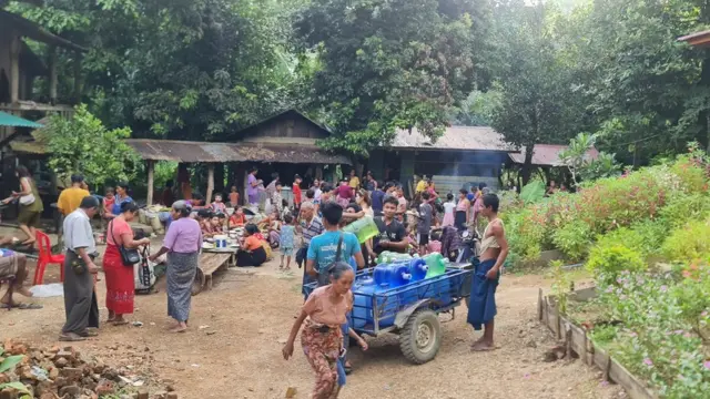 မြောက်ဦး ဝါဈေးရပ်ကွက်ဘုန်းတော်ကြီးကျောင်း စစ်ဘေးရှောင်များ