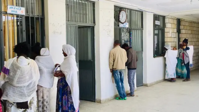 ኣብ ሆስፒታል ዘላምበሳ ህክምና ኣገልግሎት ዝጽበዩ ሰባት