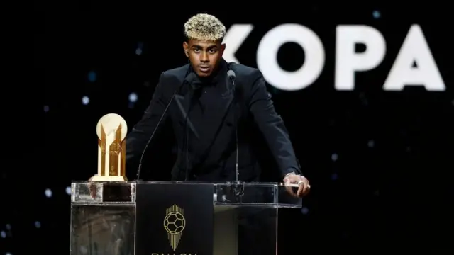 ላሚነ ያማል ኣብቲ ኣጋጣሚ መደረ እናኣስምዐ