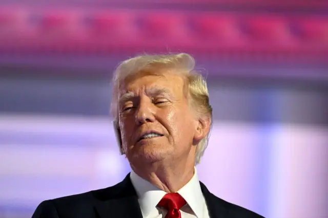 डोनाल्ड ट्रंप