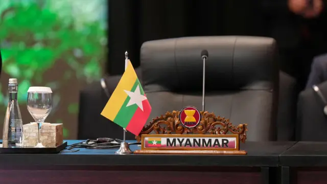 အာဆီယံထိပ်သီးဆွေးနွေးပွဲမှာ လစ်လပ်နေတဲ့မြန်မာထိုင်ခုံ