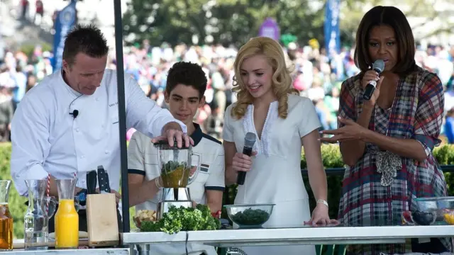 Chef haciendo un smoothie.