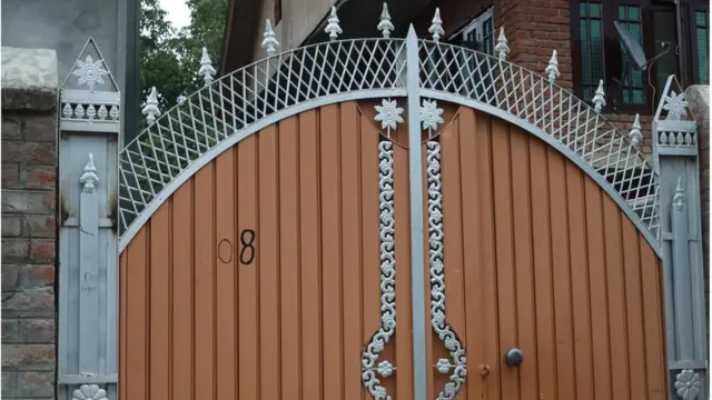 ఇళ్లపై సైన్యం రాస్తున్న నంబర్లు