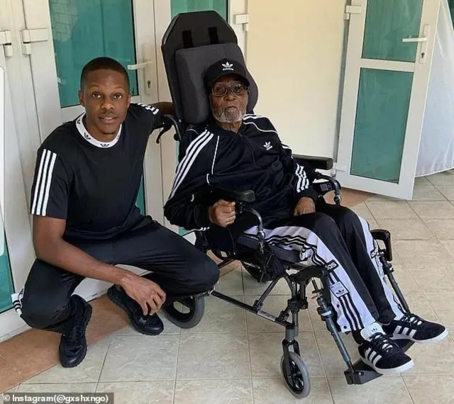 网上流传的穆加贝近照