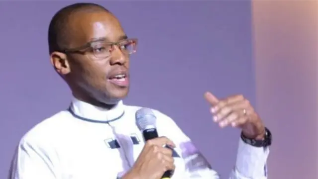 Mwaura ni mwandishi mashuhuri na anaheshimika nchini Kenya