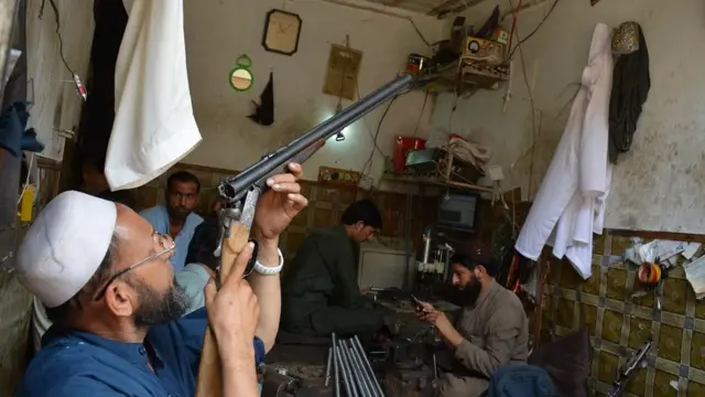 درہ آدم خیل: اسلحے کے صنعت