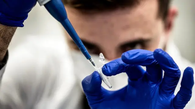 تساعد الجهود العالمية في اختبار عينات كوفيد 19ودراسة مورثاته الجينية في الكشف عن السلاسل الجديدة فور ظهورها