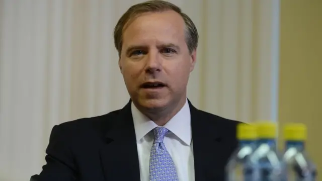 টুইটারের গ্লোবাল পাবলিক পলিসির প্রধান কলিন ক্রাওয়েল