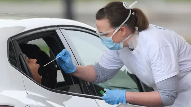 متقاضیان آزمایش کرونا باید با خودروی شخصی به مراکز انجام تست بروند