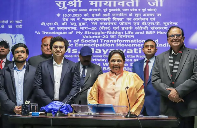 बसपा प्रमुख मायावती और आकाश आनंद