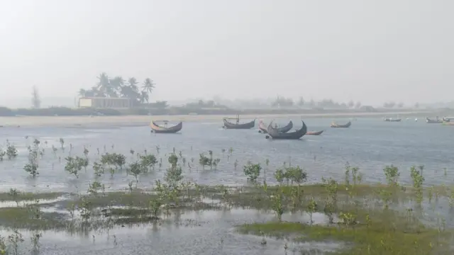 মিয়ানমার সীমান্তের ওপার থেকে বোমা বর্ষণের শব্দ পাওয়া যাচ্ছে।