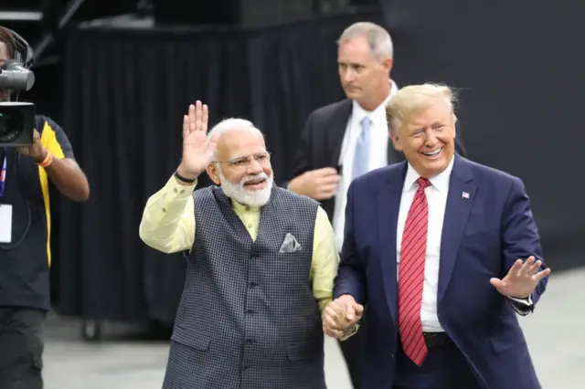 টেক্সাসে ‘হাউডি মোদী’ অনুষ্ঠানে নরেন্দ্র মোদী ও ডোনাল্ড ট্রাম্প