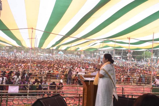 কেন্দ্র সরকার বাংলাকে বঞ্চিত করেছেন বলে দাবি করেছেন মমতা বন্দ্যোপাধ্যায়। 