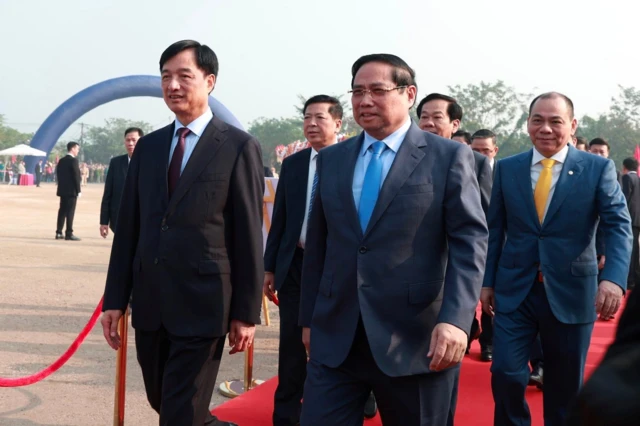 Thủ tướng Chính phủ Phạm Minh Chính, Bí thư Thành ủy Hà Nội Nguyễn Duy Ngọc, Chủ tịch Vingroup Phạm Nhật Vượng dự lễ khởi công dự án đầu tư xây dựng khu đô thị thể thao Olympic tại huyện Thường Tín