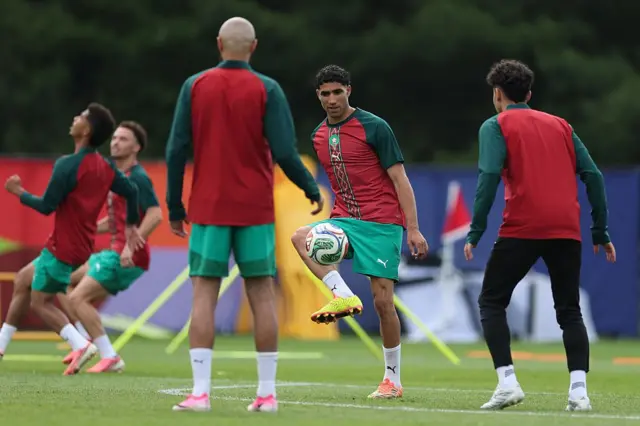Hakimi entrenando
