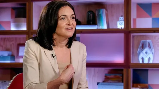 شيريل ساندبرغ، مديرة العمليات بشركة فيسبوك: