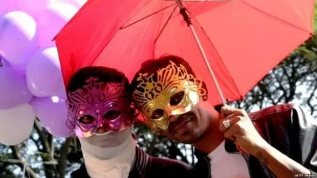 இருபாலின ஈர்ப்பு