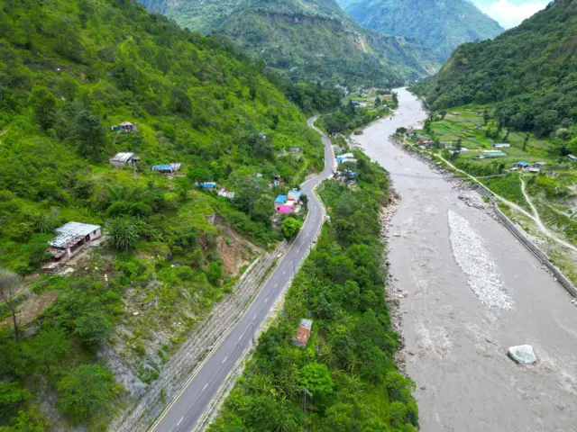 कालीगण्डकी कोरिडोरको मालढुङ्गा–बेनी सडक

