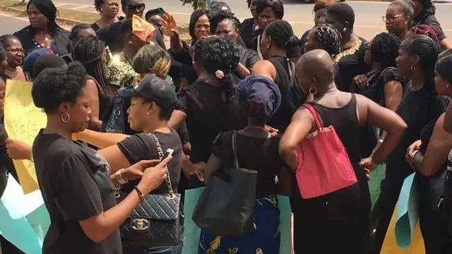 Ụmụnwaanyị mere ngagharị iwe